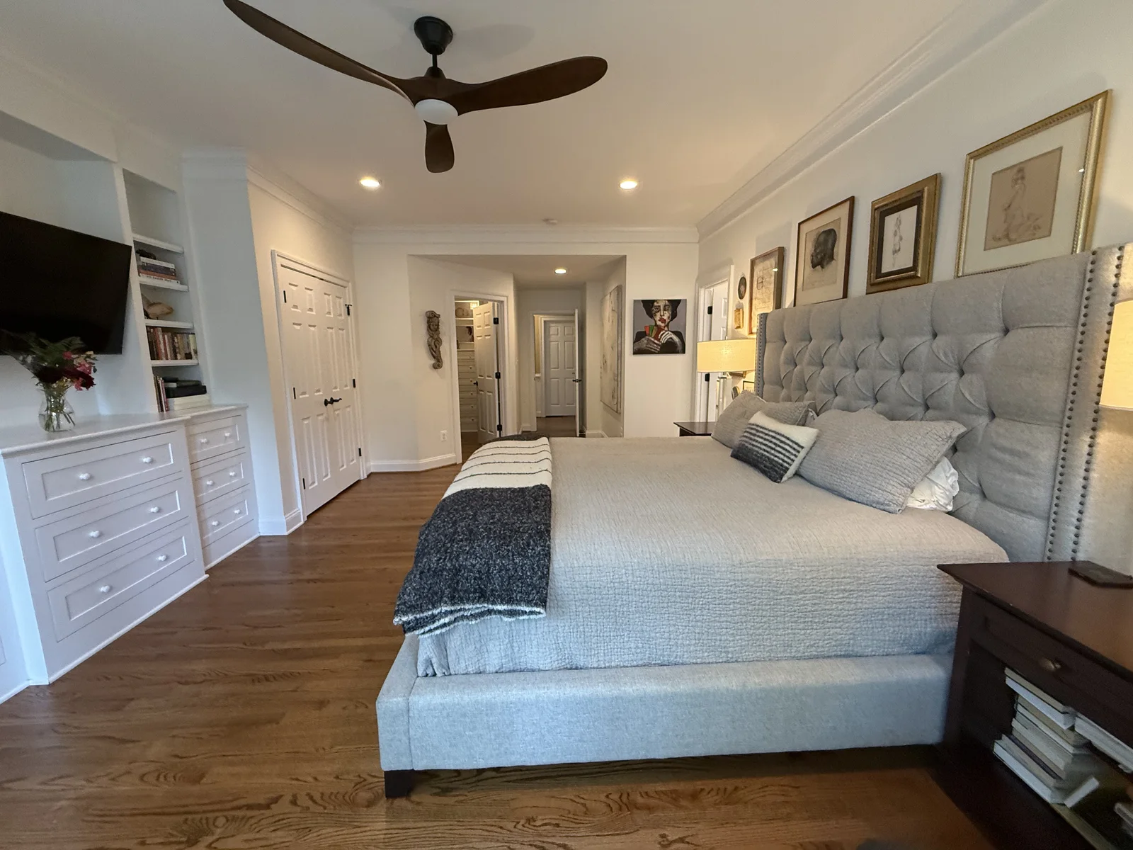 The French Fireback Kitchen bedroom with tall ceiling